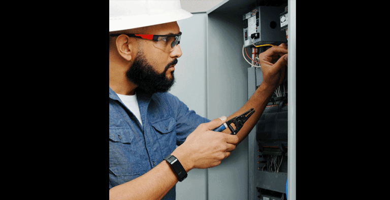 Client wearing BI SmartBAND 1.0, a secure, wrist-worn device with proximity tamper detection, as part of an effective location tracking system