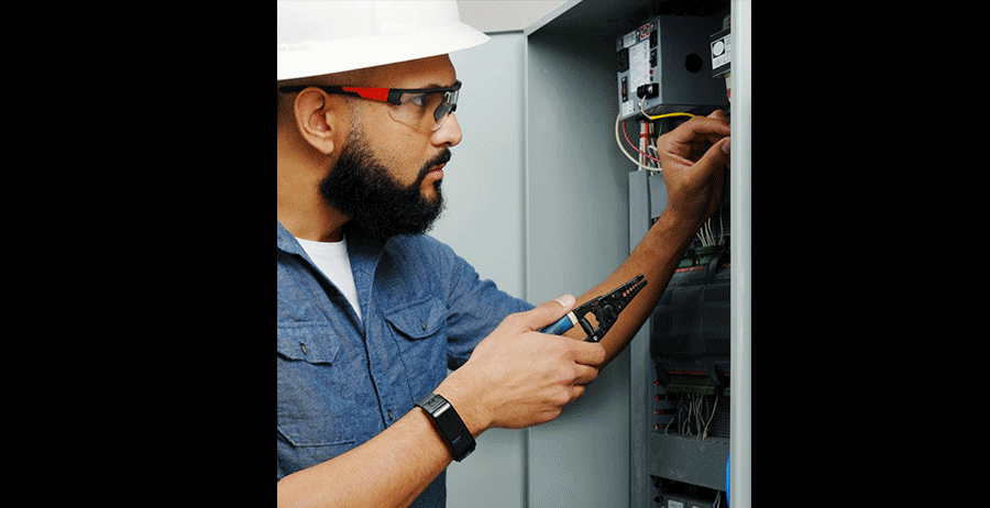 Client wearing BI SmartBAND 1.0, a secure, wrist-worn device with proximity tamper detection, as part of an effective location tracking system